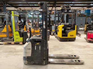 Stacker com condutor a pé Crown ESI4000-12 - 5