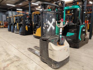 Stacker com condutor a pé Crown ESI4000-12 - 1