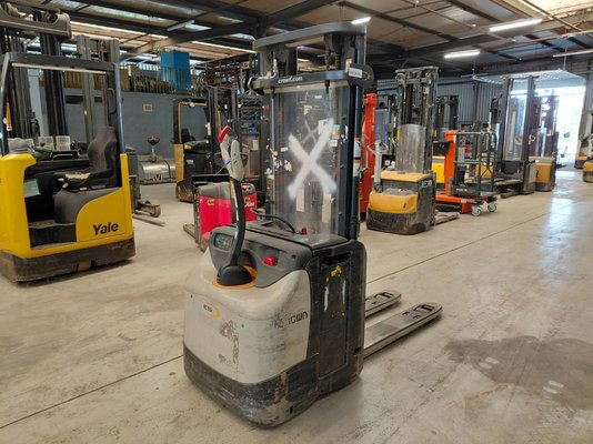 Stacker com condutor a pé Crown ESI4000-12 - 1