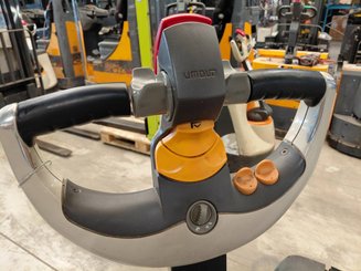 Stacker com condutor a pé Crown ESI4000-12 - 6