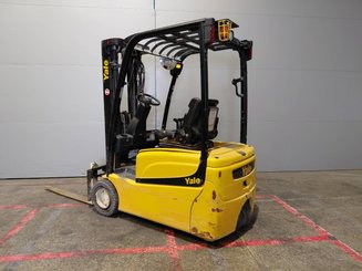 Empilhador de contrapeso 3 rodas Yale ERP18VT
