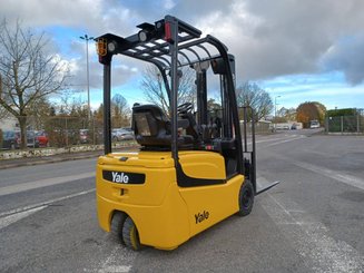 Empilhador de contrapeso 3 rodas Yale ERP16VTMWB