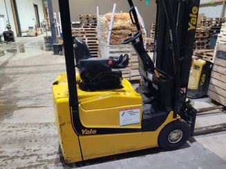 Empilhador de contrapeso 3 rodas Yale ERP15