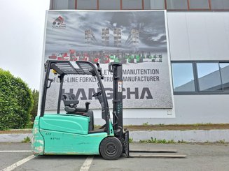 Empilhador de contrapeso 3 rodas Yale ERP16VT