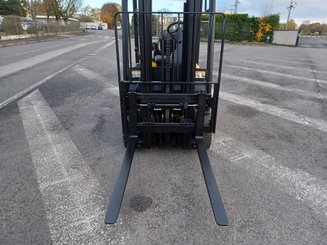 Empilhador de contrapeso 3 rodas Yale ERP16VTMWB