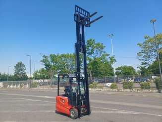 Empilhador de contrapeso 3 rodas Hangcha A3W18 - 7
