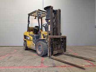 Empilhador de contrapeso 4 rodas Caterpillar GP30NTD - 1
