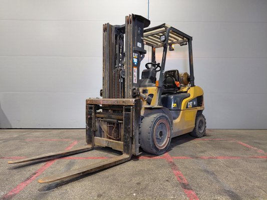 Empilhador de contrapeso 4 rodas Caterpillar GP30NTD - 1