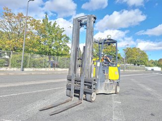 Empilhadeira para corredor estreito Aisle Master 20SE