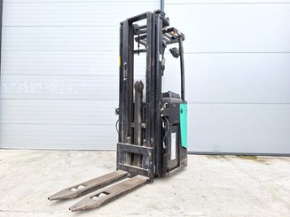 Stacker com condutor transportado Caterpillar NSR20N