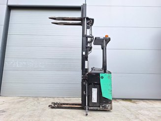 Stacker com condutor transportado Caterpillar NSR20N