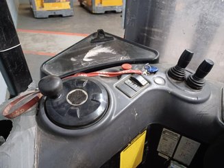 Stacker com condutor transportado Caterpillar NSR20N