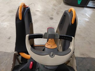 Porta-paletes eléctrico com condutor transportado Crown WT3040 - 7