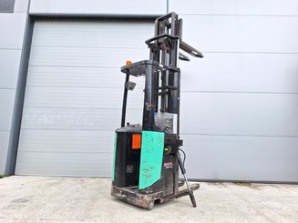 Stacker com condutor transportado Caterpillar NSR20N
