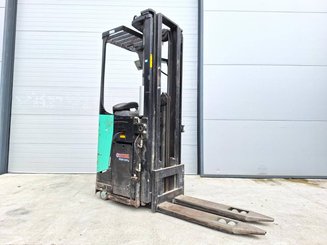 Stacker com condutor transportado Caterpillar NSR20N
