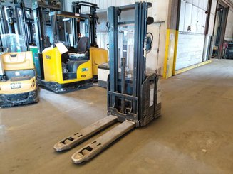 Stacker com condutor a pé Crown ESI4000-12 - 2