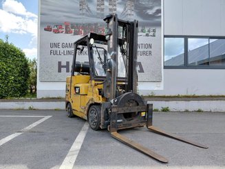 Empilhador de contrapeso 4 rodas Caterpillar GC40K - 1