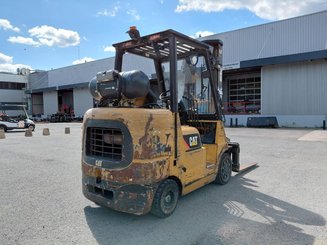 Empilhador de contrapeso 4 rodas Caterpillar GC40K - 17