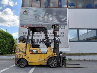 Empilhador de contrapeso 4 rodas Caterpillar GC40K - 5