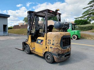 Empilhador de contrapeso 4 rodas Caterpillar GC40K - 18