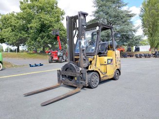 Empilhador de contrapeso 4 rodas Caterpillar GC40K - 15