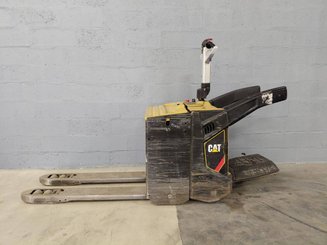 Porta-paletes eléctrico com condutor transportado Caterpillar NPV20N2