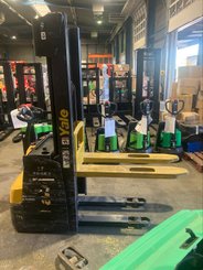Stacker Yale MS12AC