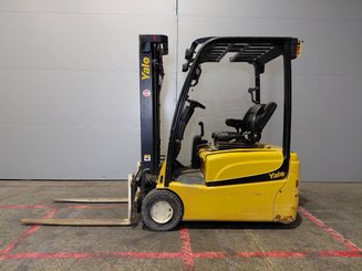 Empilhador de contrapeso 3 rodas Yale ERP18VT