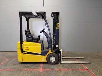 Empilhador de contrapeso 3 rodas Yale ERP15VC