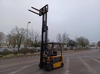 Empilhador de contrapeso 4 rodas Caterpillar EP25K