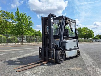 Empilhador de contrapeso 4 rodas Yale ERP30