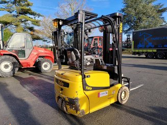 Carreta elevadora elétrica Yale ERP16VT