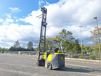 Empilhadeira para corredor estreito Aisle Master 20SE