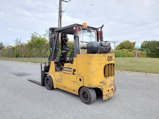 Empilhador de contrapeso 4 rodas Caterpillar GC55K - 14