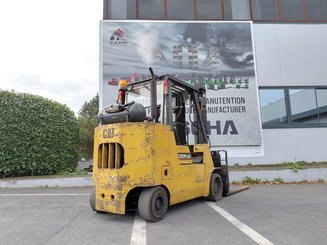 Empilhador de contrapeso 4 rodas Caterpillar GC55K - 4