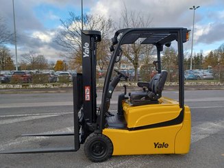 Empilhador de contrapeso 3 rodas Yale ERP16VTMWB