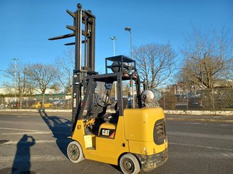 Empilhador de contrapeso 4 rodas Caterpillar GC45K SWB