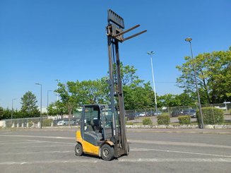 Empilhador de contrapeso 4 rodas Jungheinrich TFG425500ZT