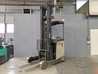 Empilhador retráctil Crown ESR 5260