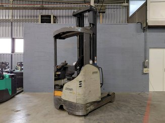 Empilhador retráctil Crown ESR 5260