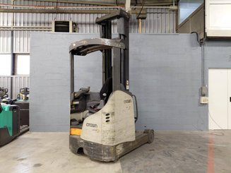 Empilhador retráctil Crown ESR 5260