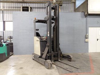 Empilhador retráctil Crown ESR5000