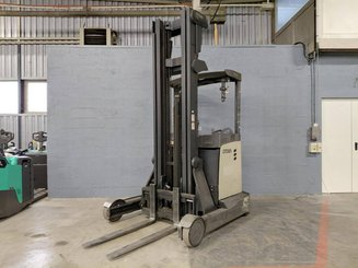 Empilhador retráctil Crown ESR5000