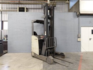 Empilhador retráctil Crown ESR 5260