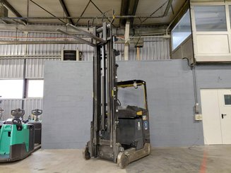 Empilhador retráctil Caterpillar NR14N