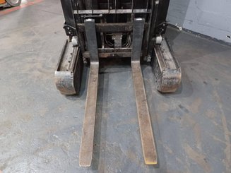 Empilhador retráctil Caterpillar NR16N2