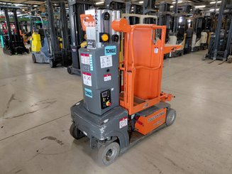 Plataforma com mastro vertical JLG TOUCAN DUO