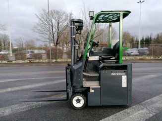 Empilhador multidireccional Combilift CBE2500 - 1