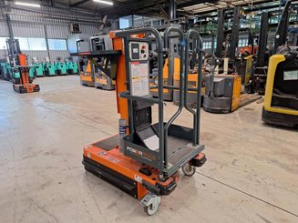 Plataforma com mastro vertical JLG POWER PICKER - 1