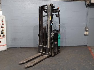 Stacker com condutor transportado Caterpillar NSR20N